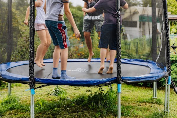 Guide pratique pour choisir un trampoline enfant sécurisé